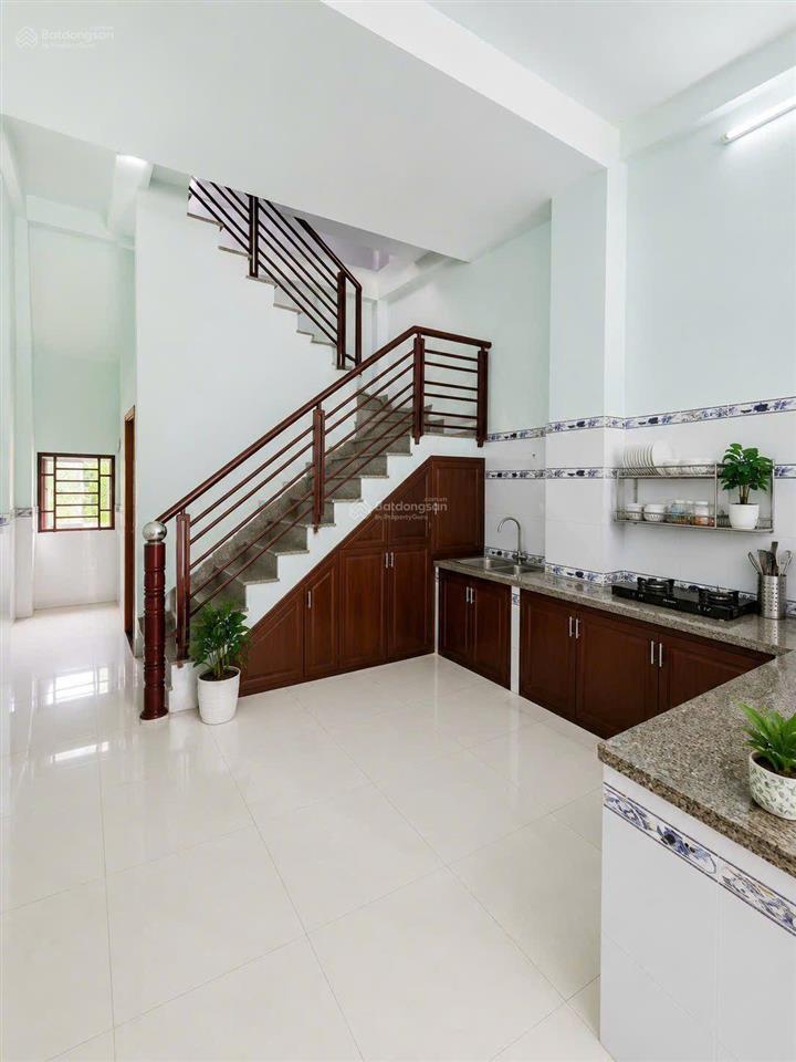 4,6 tỷ, kề bên bách hoá xanh, gần đông tăng long, nhà 2 tầng, đường ô tô tránh