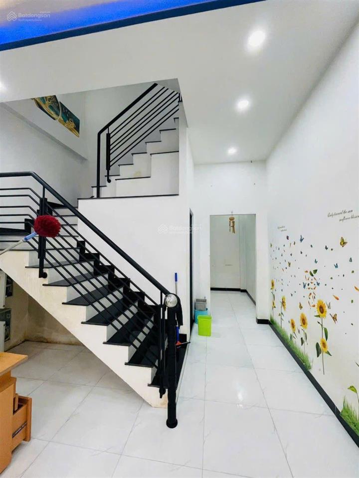 Giảm 600tr còn 4,2 tỷ, nhà 3 tầng, khu phân lô, đường ô tô thông, sổ hoàn công.