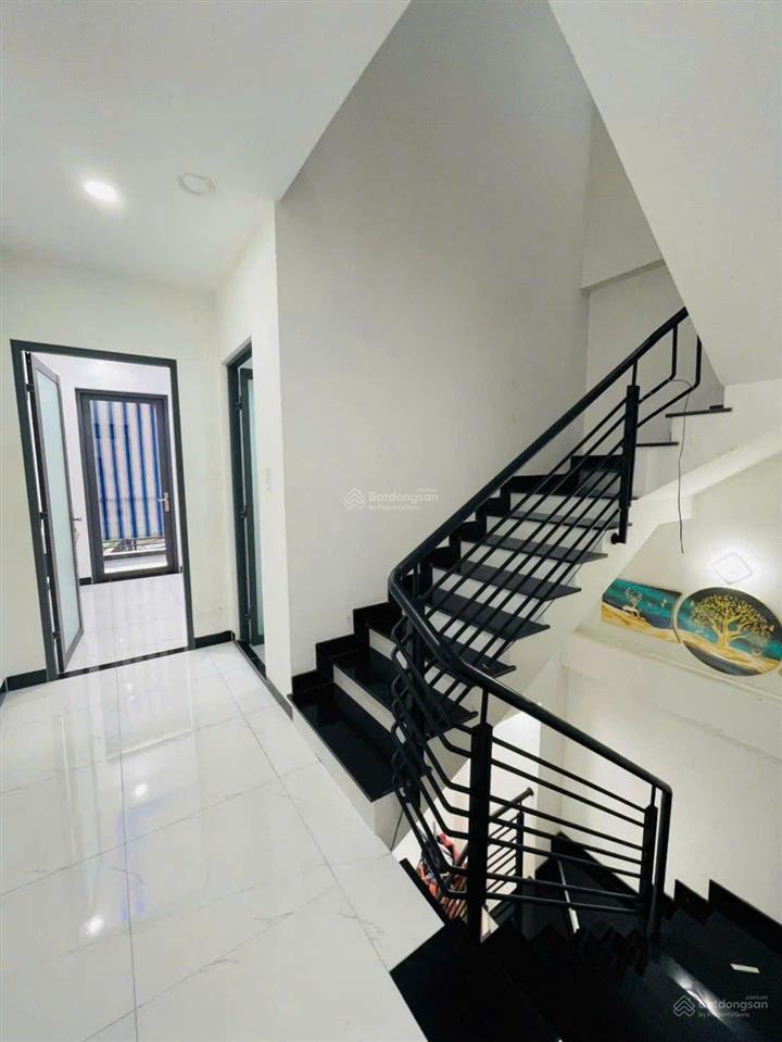 Giảm 600tr còn 4,2 tỷ, nhà 3 tầng, khu phân lô, đường ô tô thông, sổ hoàn công.