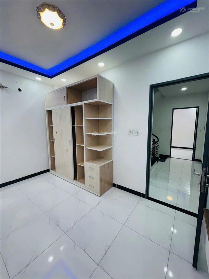 Giảm 600tr còn 4,2 tỷ, nhà 3 tầng, khu phân lô, đường ô tô thông, sổ hoàn công.