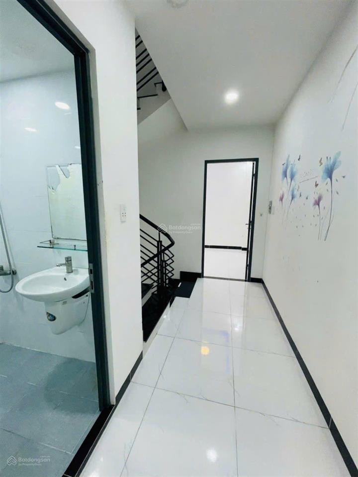 Giảm 600tr còn 4,2 tỷ, nhà 3 tầng, khu phân lô, đường ô tô thông, sổ hoàn công.