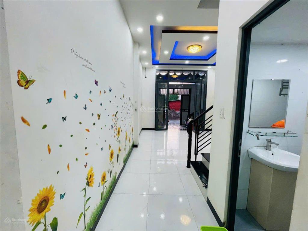 Giảm 600tr còn 4,2 tỷ, nhà 3 tầng, khu phân lô, đường ô tô thông, sổ hoàn công.