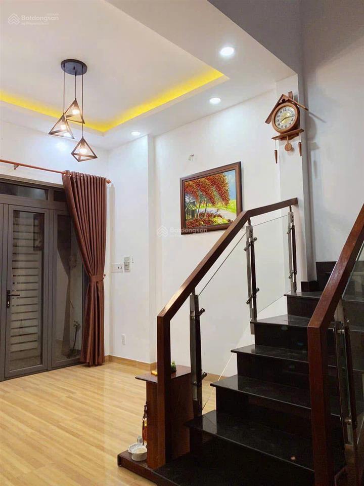 Cho thuê nhà 2 mặt tiền hẻm, p. phú hữu  q9