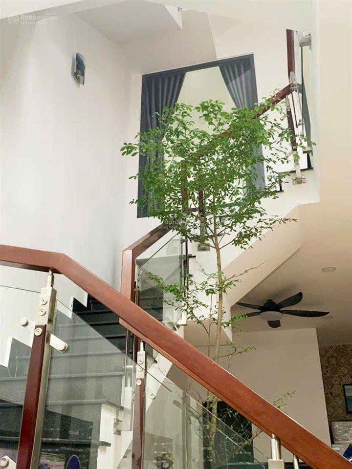 Cho thuê nhà 2 mặt tiền hẻm, p. phú hữu  q9