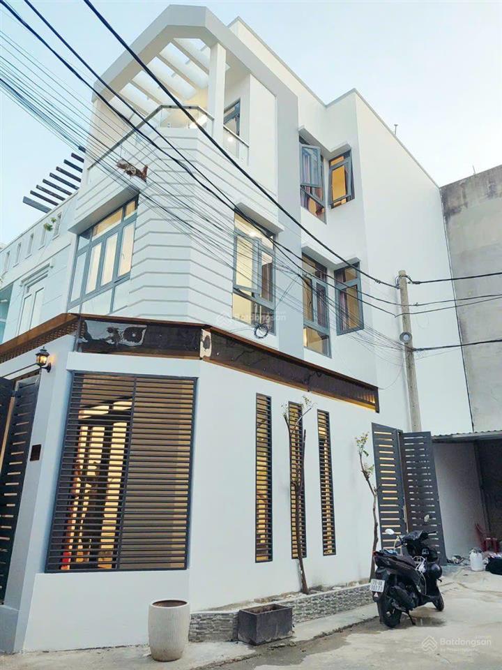 Cho thuê nhà 2 mặt tiền hẻm, p. phú hữu  q9