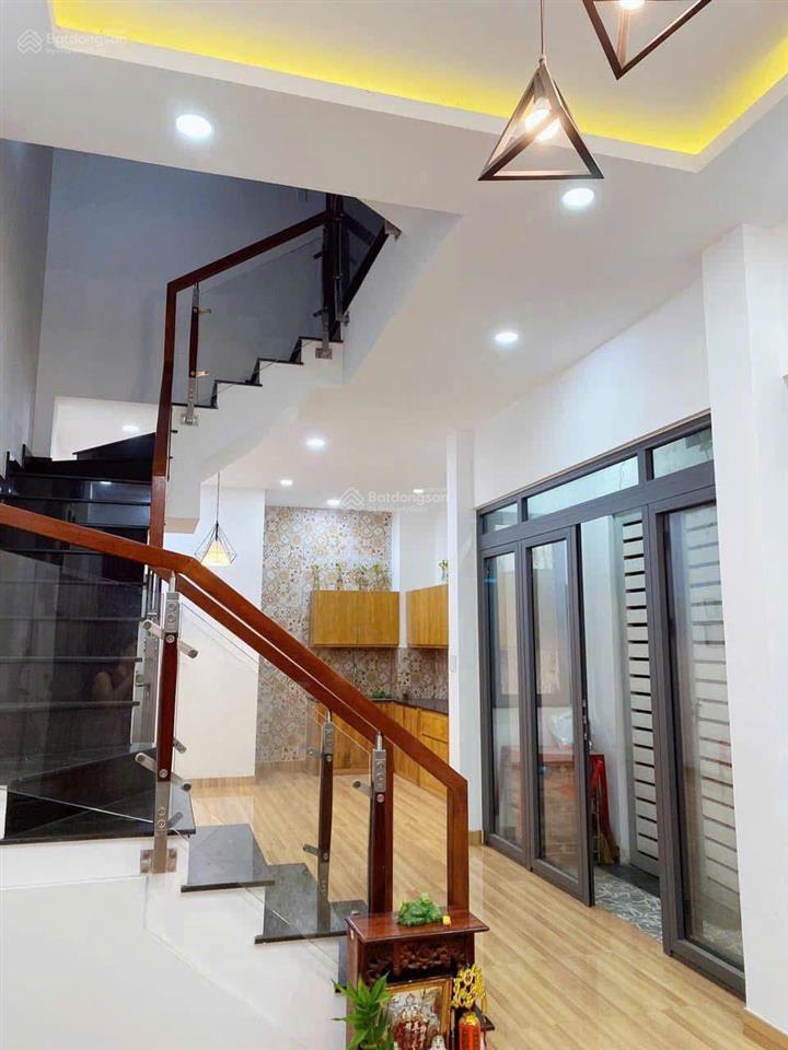 Cho thuê nhà 2 mặt tiền hẻm, p. phú hữu  q9