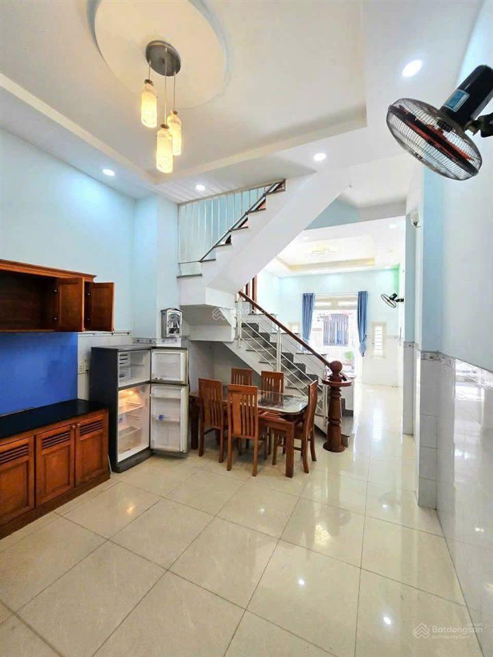 3,8 tỷ, nhà 3 tầng, 56m(4x14), khu phân lô đường ô tô, long trường