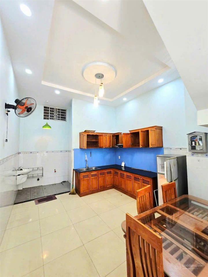 3,8 tỷ, nhà 3 tầng, 56m(4x14), khu phân lô đường ô tô, long trường