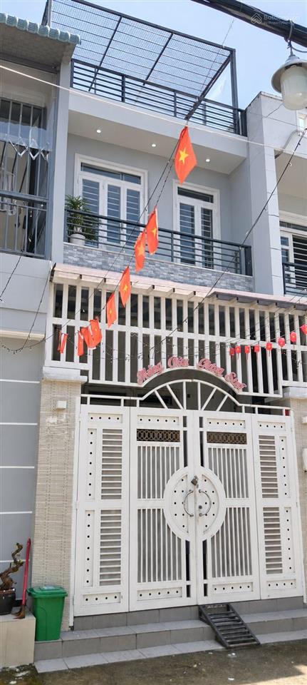 3,8 tỷ, nhà 3 tầng, 56m(4x14), khu phân lô đường ô tô, long trường