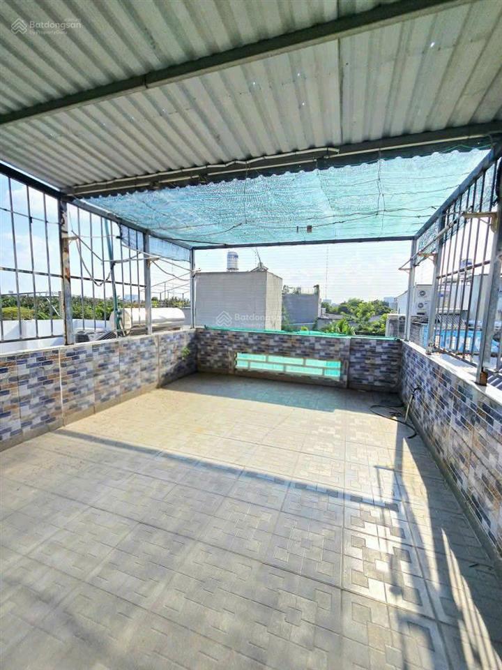 3,8 tỷ, nhà 3 tầng, 56m(4x14), khu phân lô đường ô tô, long trường