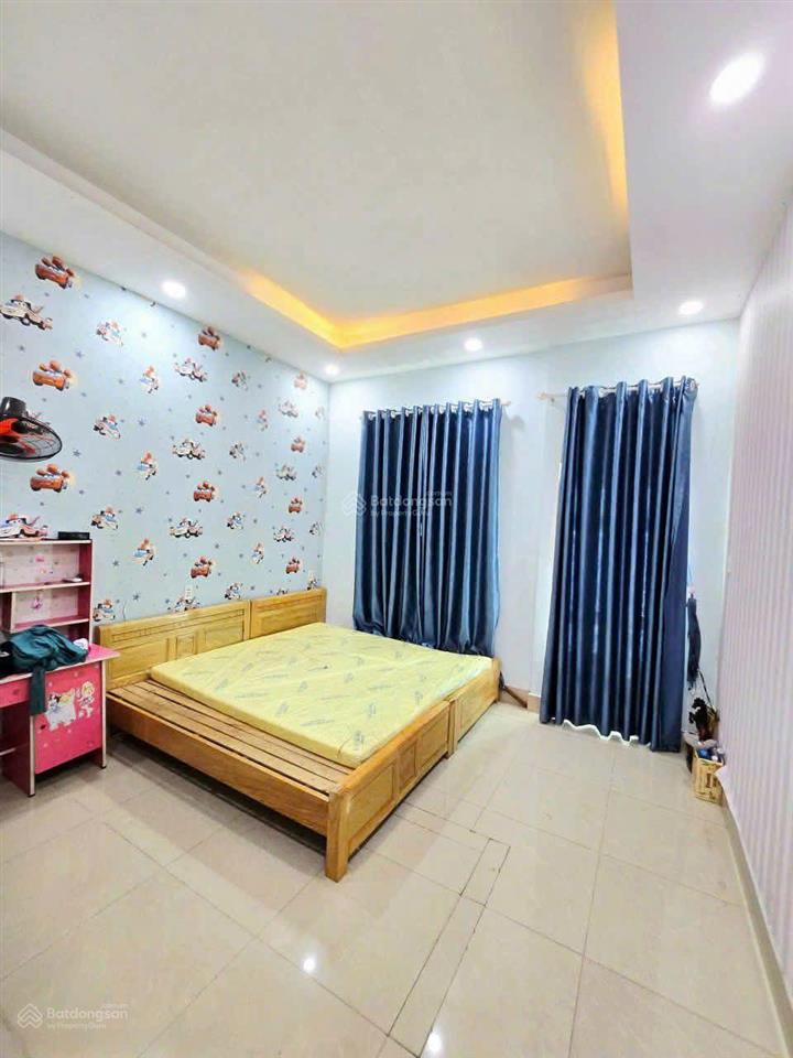 3,8 tỷ, nhà 3 tầng, 56m(4x14), khu phân lô đường ô tô, long trường