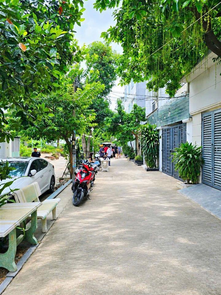 Bán nhà q2, đường ô tô tránh3 tầng sổ hoàn công giá 8,6 tỷ .tl
