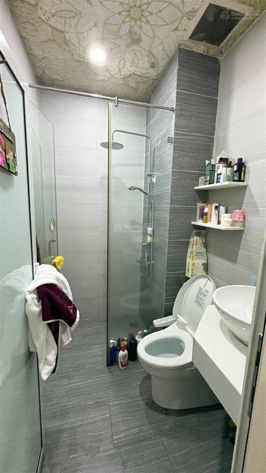 Trần bình trọng quận 5 nhà 3 tầng ngang3,2m nở hậu 4,75m giá 6,8 tỷ.