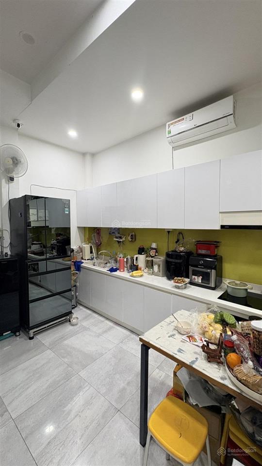 Trần bình trọng quận 5 nhà 3 tầng ngang3,2m nở hậu 4,75m giá 6,8 tỷ.