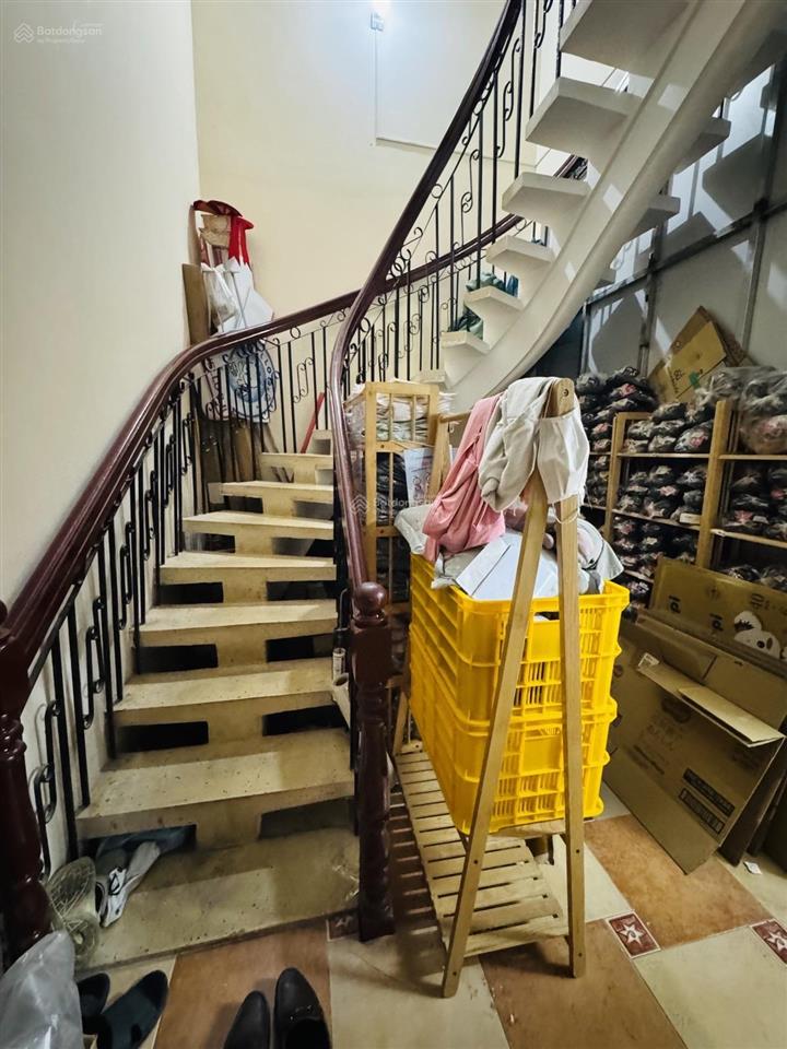 Mặt tiền kinh doanh phạm văn bạch tân bình dt 4,3x26m giá 16 tỷ .dòng tiền 240 tr/năm.