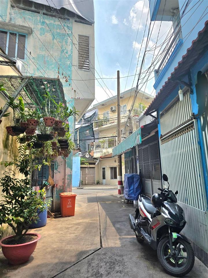 Quận 11 nhà 5 tầng ngang 3,7m nở hậu 4,7m dài 11m giá 5,95 tỷ .hoàn công .