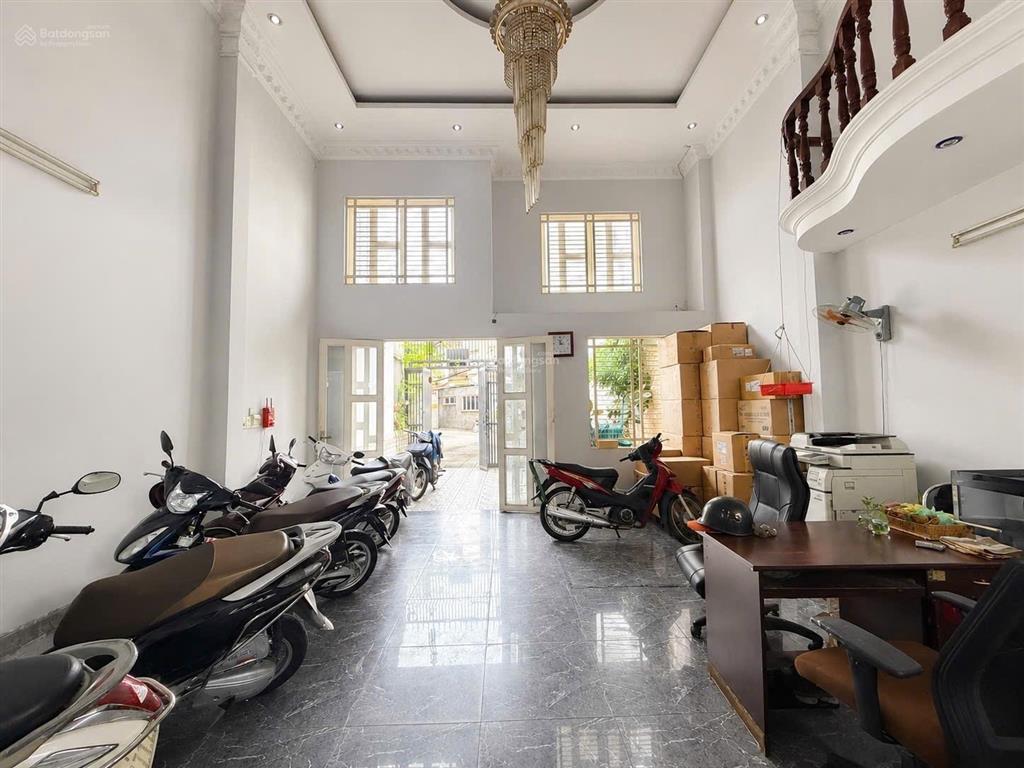 Tân bình tòa nhà 6 tầng dt 5,6x20m giá 19,6 tỷ.