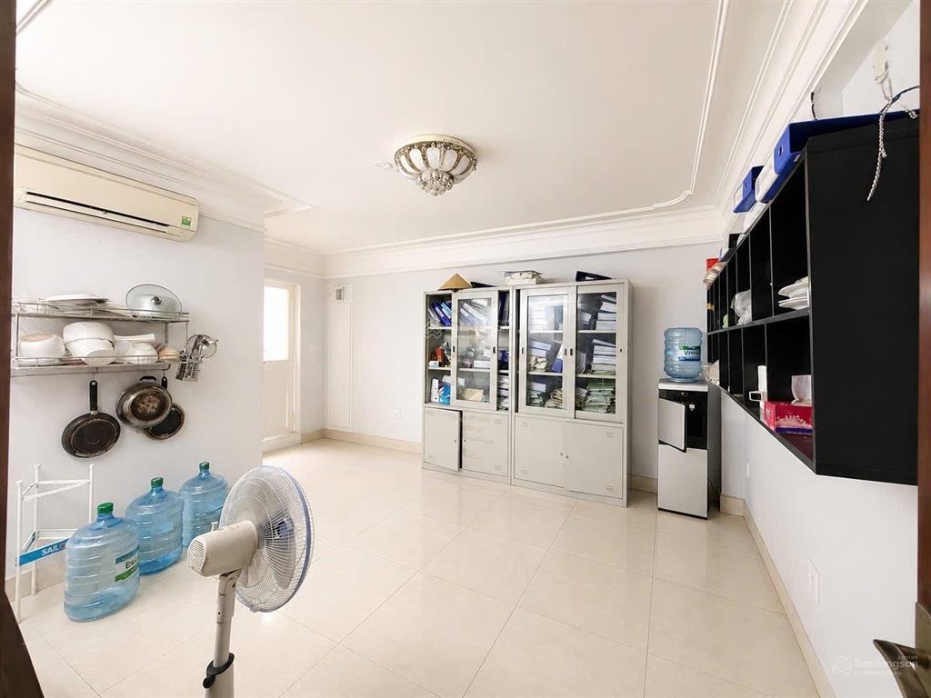 Tân bình tòa nhà 6 tầng dt 5,6x20m giá 19,6 tỷ.