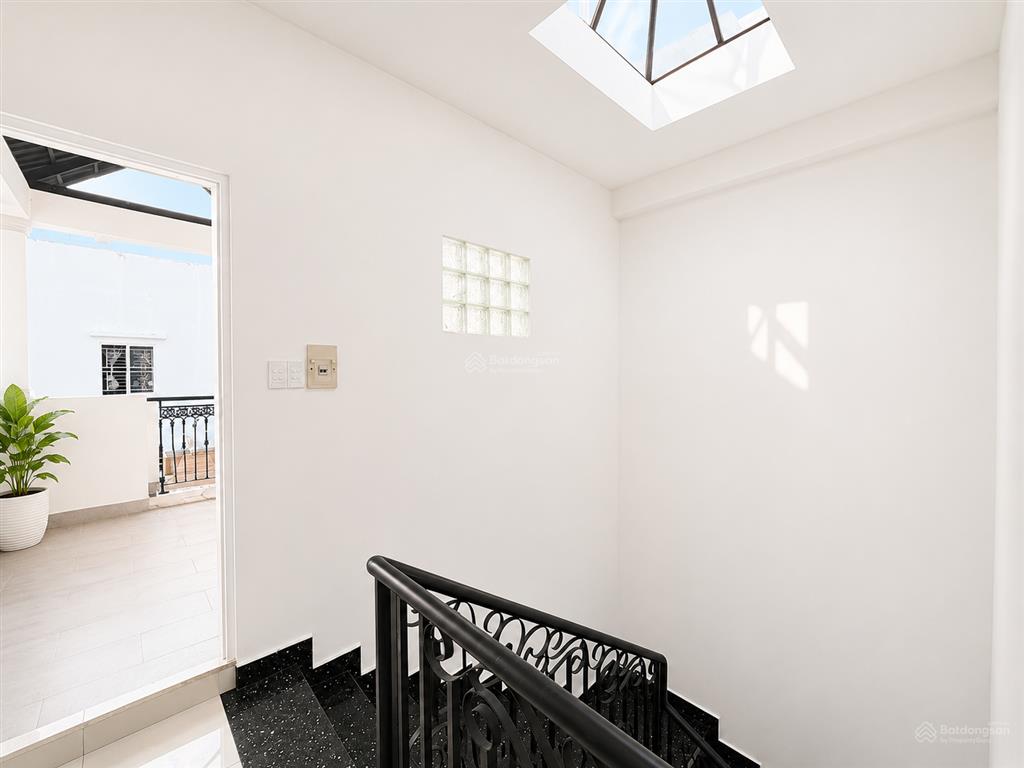 Bán nhà riêng đẹp tại âu cơ, 9,8 tỷ, 47m2, 4pn, 5wc, nhiều tiện ích