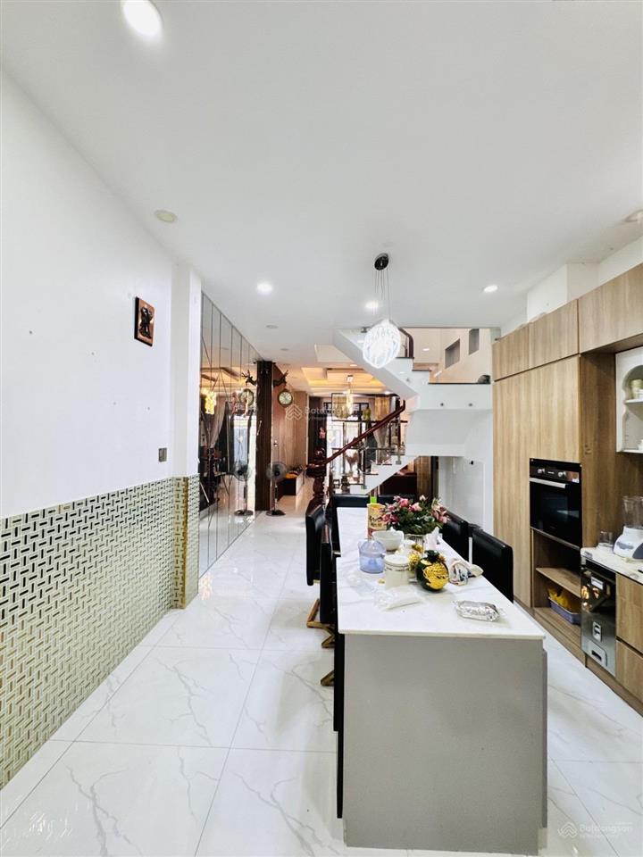 Quận 8 đường bùi minh trực nhà 3 tầng 4pn khép kính dt 83m2 giá 8,99 tỷ.