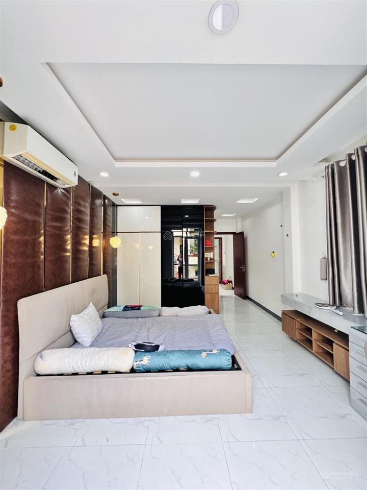 Quận 8 đường bùi minh trực nhà 3 tầng 4pn khép kính dt 83m2 giá 8,99 tỷ.