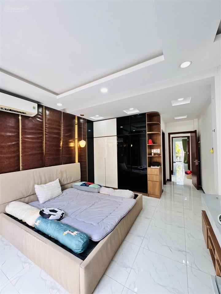 Quận 8 đường bùi minh trực nhà 3 tầng 4pn khép kính dt 83m2 giá 8,99 tỷ.