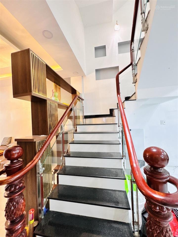 Quận 8 đường bùi minh trực nhà 3 tầng 4pn khép kính dt 83m2 giá 8,99 tỷ.