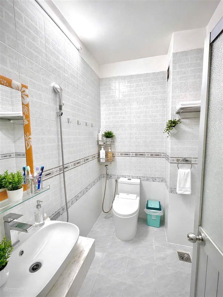Chính chủ nhà 4 tầng 60m2 ( 4 phòng ngủ ) cạnh khu tên lửa siêu thị aeon bình tân