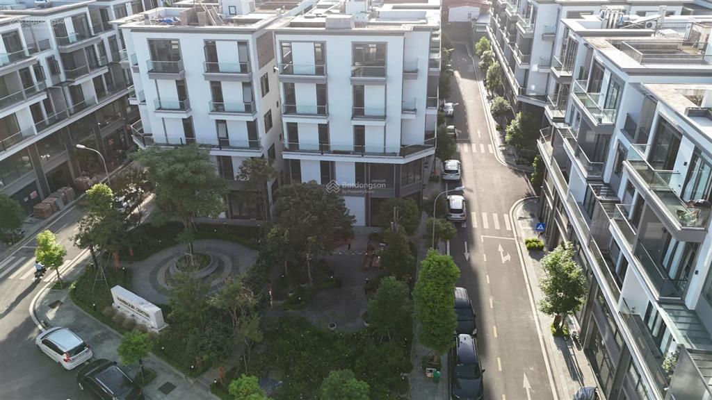 Cần bán căn nhà mặt tiền 8,7m, nhà vuông vắn.  xem nhà 0983 786 ***