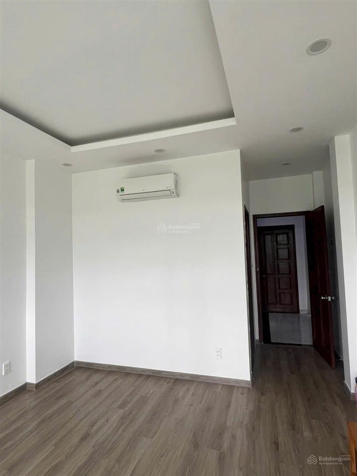 Gấp bán hạ giá còn 7.85 tỷ nhà phố 3 lầu nhánh đường lý tế xuyên, p. linh đông, thủ đức  76m2 đất
