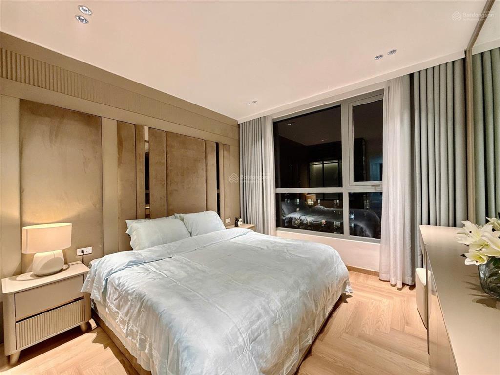 Bán căn 2 ngủ góc 98m2  có slot ô tô  tầng trung  giá 12 tỷ timescity.  0968 108 *** (em lam)