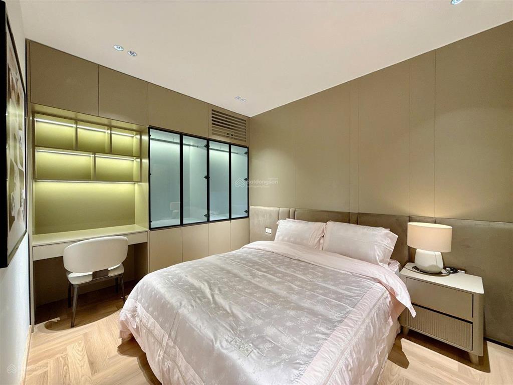 Bán căn 2 ngủ góc 98m2  có slot ô tô  tầng trung  giá 12 tỷ timescity.  0968 108 *** (em lam)