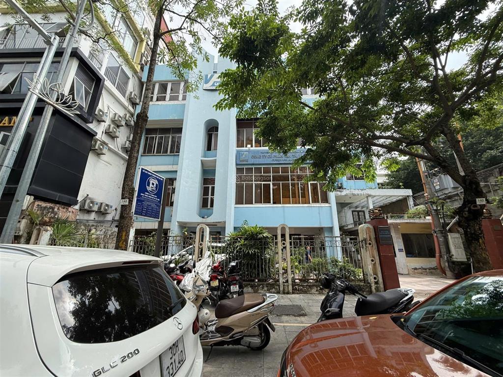 "cực hiếm" chính chủ cho thuê nguyên tòa 74 nguyễn du | mặt tiền 21m | view hồ thiền quang