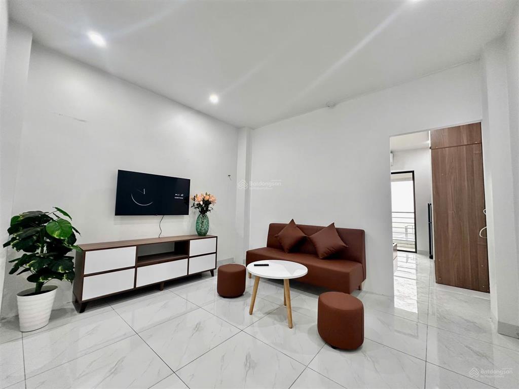 Cho thuê căn hộ 1 ngủ 1 khách 1 bếp full đồ ( nhà mặt đường ô tô đỗ cửa)