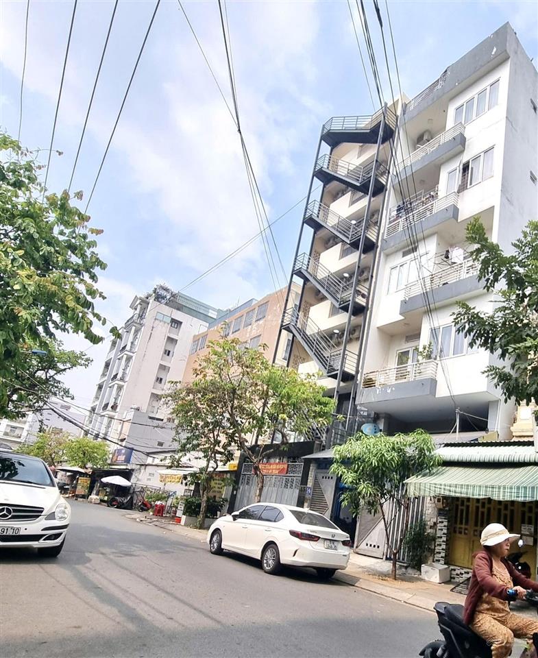 Bán gấp tòa nhà chdv ngay mặt tiền lâm văn bền q7 hđt 120tr/th dt 6.3x20  hầm 7 tầng  giá 24 tỷ.