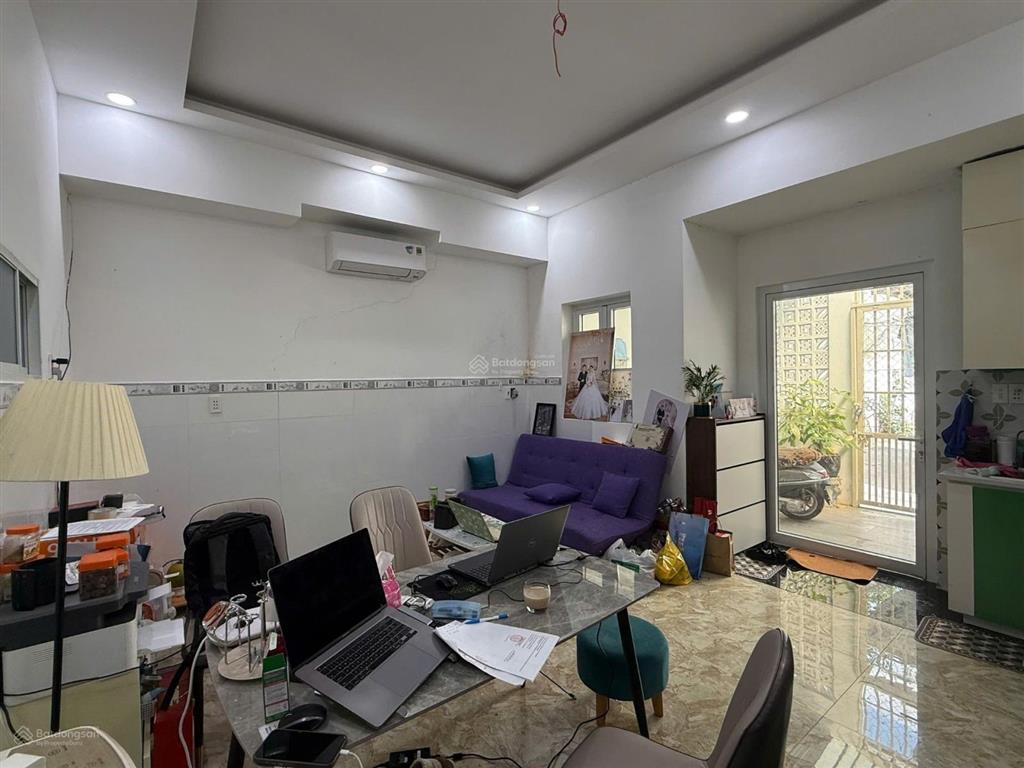 Kế mặt tiền đỗ xuân hợp, nhà đẹp hơn 100m2 công nhận, 300m ra ngã 4 bình thái