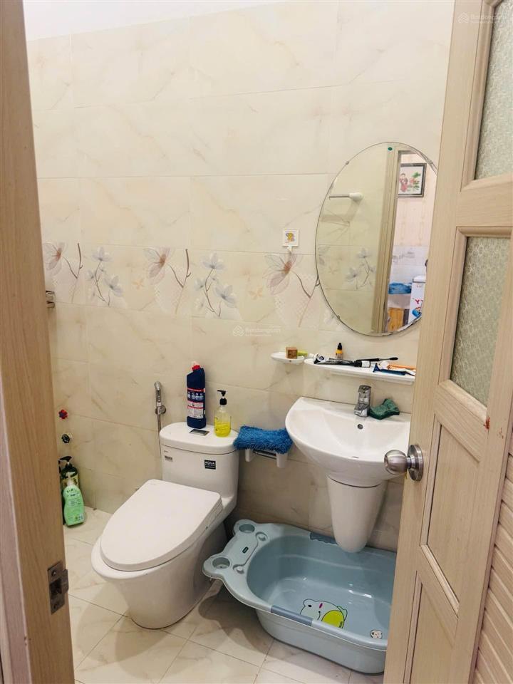Nhà 3 tầng thiết kế hiện đại, ngay sau chợ tnp b, hẻm xe hơi cực kì lớn, chủ nhiệt tình