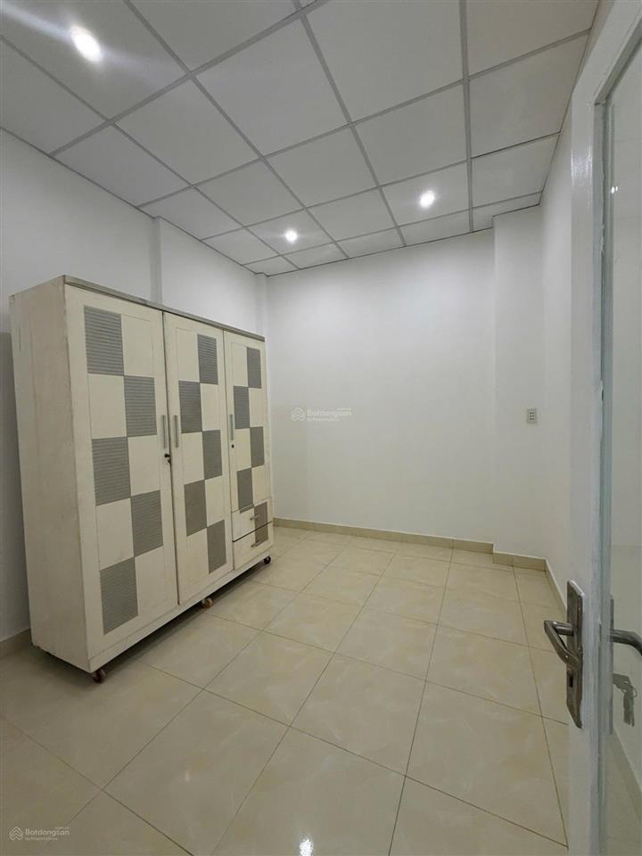 Nhà 2 tầng mới tinh ngay ngã tư thủ đức, xe hơi tới nhà, giá rẻ diện tích lớn