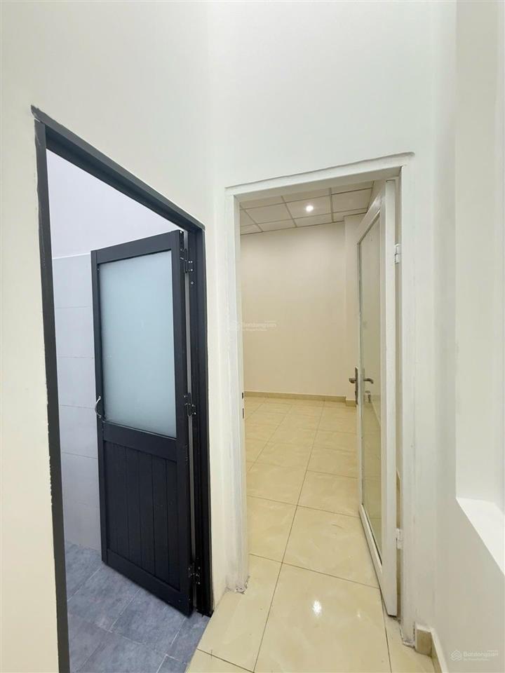 Nhà 2 tầng mới tinh ngay ngã tư thủ đức, xe hơi tới nhà, giá rẻ diện tích lớn