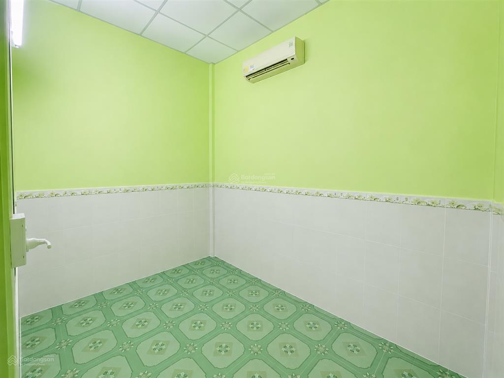 Rẻ lắm rồi, nhà 2 tầng hẻm xe hơi 7 chỗ, hơn chục mét đến mặt tiền, an cư lý tưởng