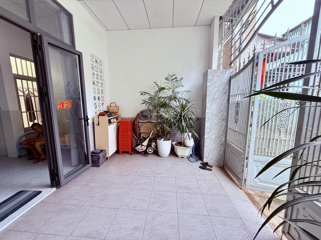 Nhà đẹp gần vincom lê văn việt, hẻm xe hơi, 72m2 ngang 5m hiếm, chỉ 6,x tỷ