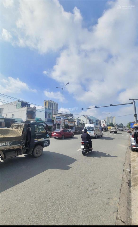 Vị trí kinh doanh sầm uất, kế bcons thống nhất và làng đại học. giá 288 tỷ
