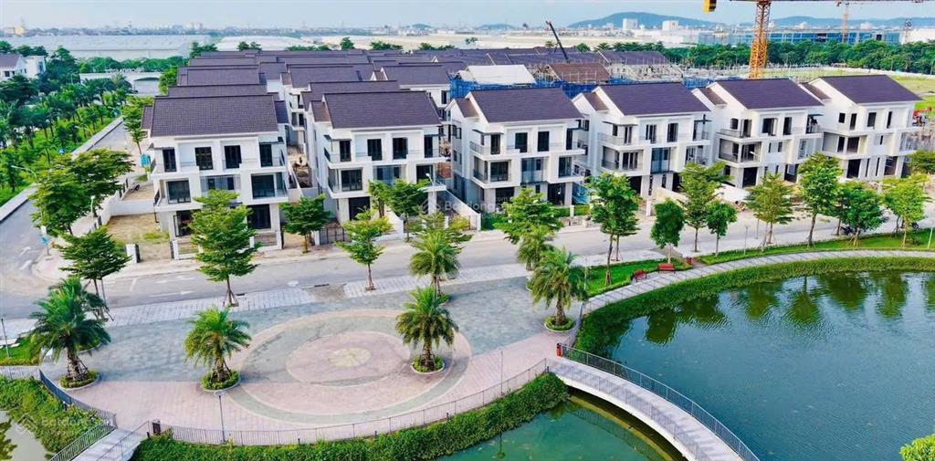 Cắt lỗ nhanh căn biệt thự 180m2  khu vsip đang cho thuê 300 triệu/năm  giá 55 triệu/m2 đất