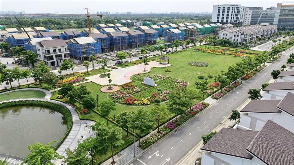 Cắt lỗ nhanh căn biệt thự 180m2  khu vsip đang cho thuê 300 triệu/năm  giá 55 triệu/m2 đất