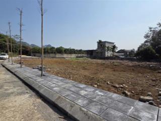 Cần tiền nên em bán lại lô đất full thổ cư diện tích 80m, mặt tiền rộng, đẹp, giá rẻ, ký trong ngày