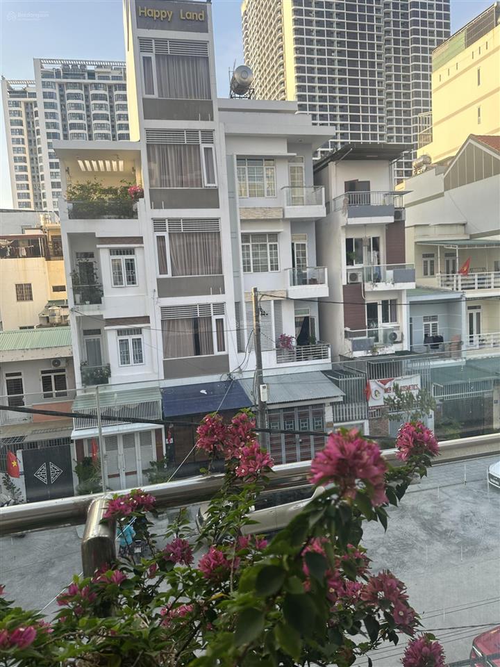Bán khách sạn gần biển nha trang trung tâm khu phố tây nguyễn thiện thuật cách biển 200mét