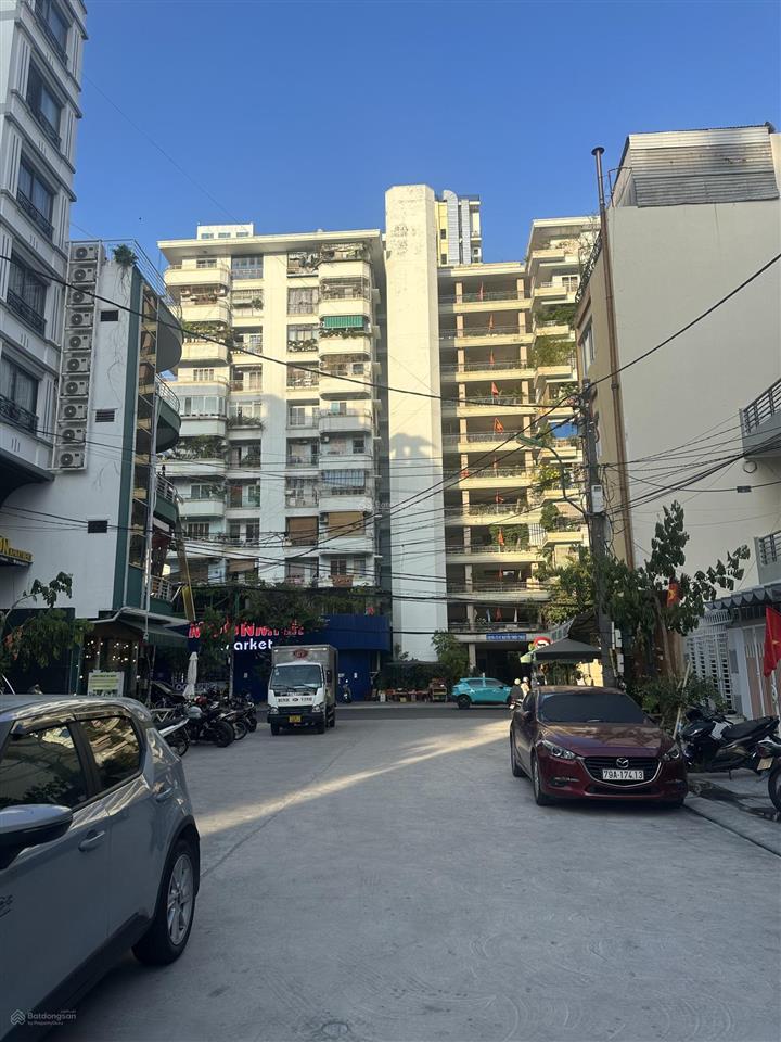 Bán khách sạn gần biển nha trang trung tâm khu phố tây nguyễn thiện thuật cách biển 200mét
