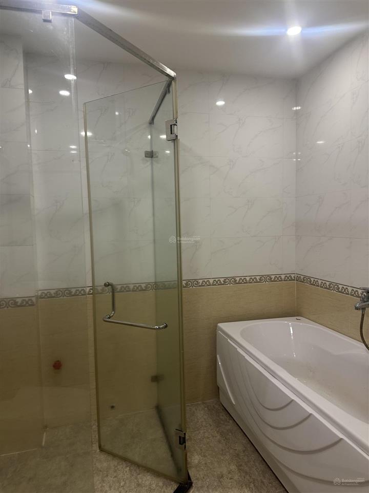 Bán khách sạn gần biển nha trang trung tâm khu phố tây nguyễn thiện thuật cách biển 200mét