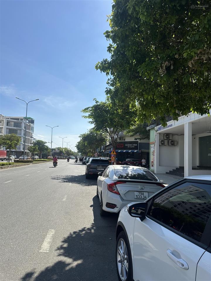 Cho thuê tòa nhà nguyên căn mặt tiền đường số 28 phước long nha trang. có thang máy.