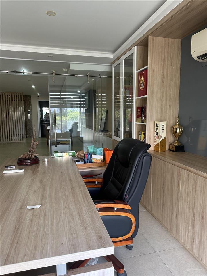 Cho thuê tòa nhà nguyên căn mặt tiền đường số 28 phước long nha trang. có thang máy.